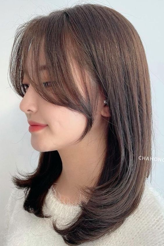 Best korean medium haircut 2023 For Asian Women 4
