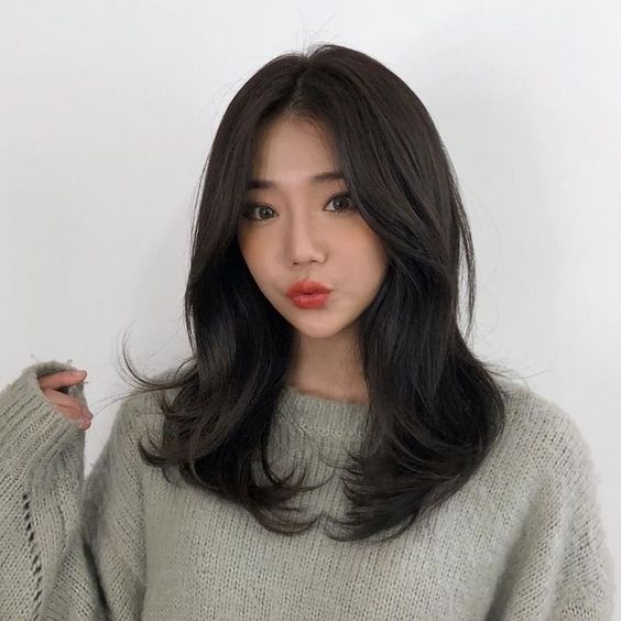 Best korean medium haircut 2023 For Asian Women 6