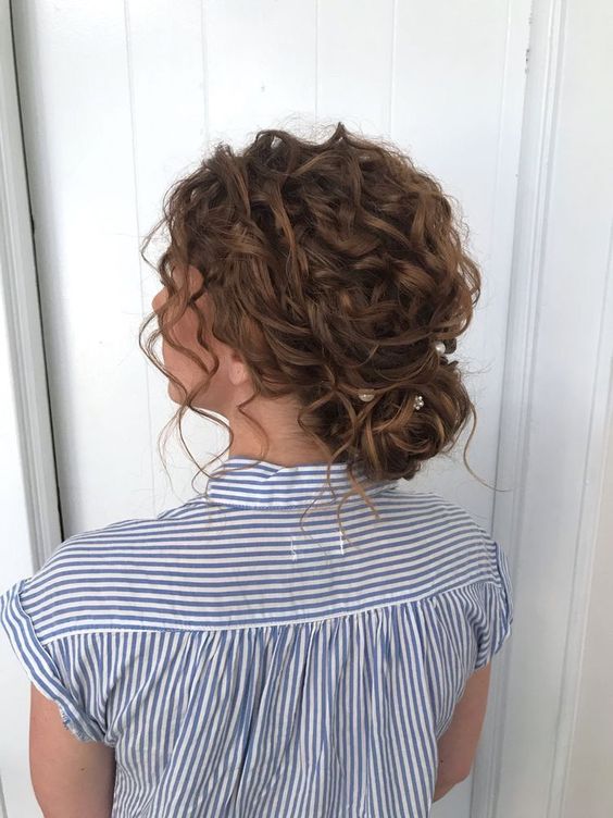 Cute Hairstyles for Curly Hair to Rock in 2023 6
