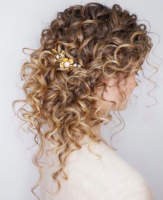 Cute Hairstyles for Curly Hair to Rock in 2023 5